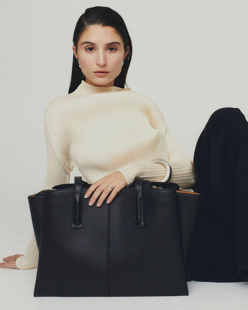Oda Tote Bag